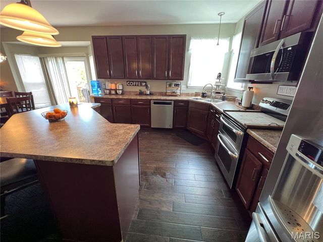 7928 Pinetop Drive, Oakville, MO 63129