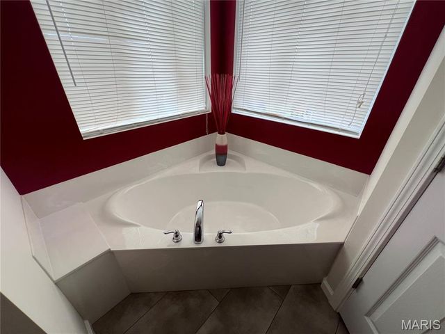 7928 Pinetop Drive, Oakville, MO 63129