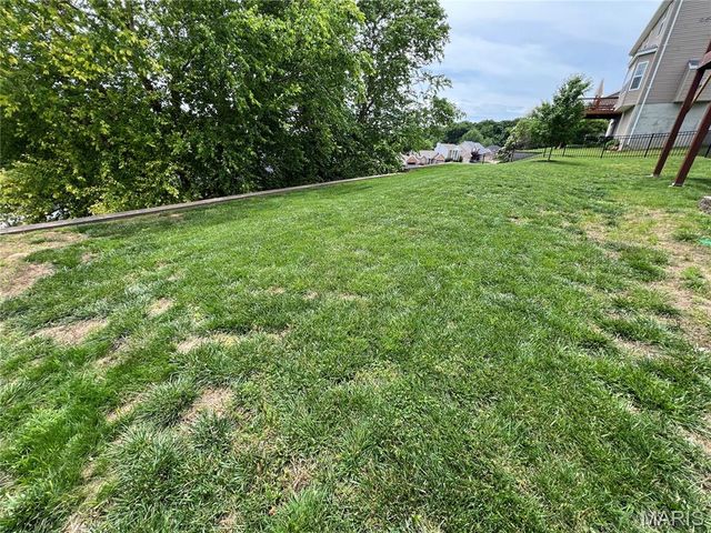 7928 Pinetop Drive, Oakville, MO 63129