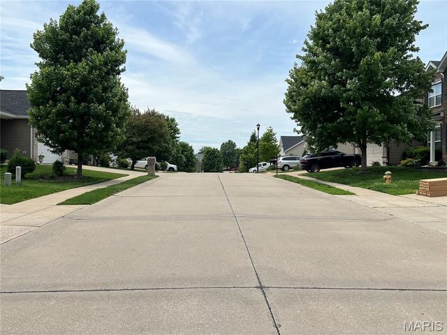 7928 Pinetop Drive, Oakville, MO 63129