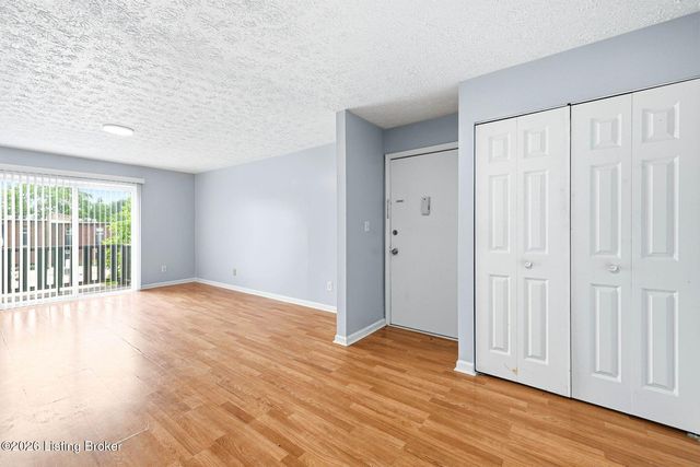 3502 Lodge Ln 333, Louisville, KY 40218