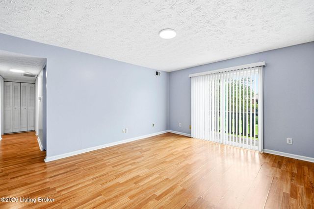 3502 Lodge Ln 333, Louisville, KY 40218