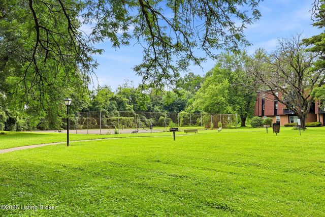 3502 Lodge Ln 333, Louisville, KY 40218