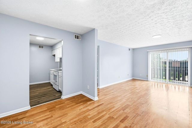 3502 Lodge Ln 333, Louisville, KY 40218