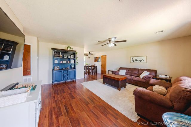 207 W Redding, Whitefield, OK 74472