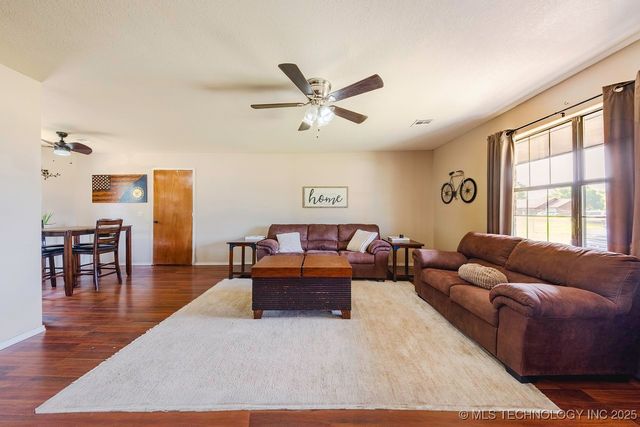 207 W Redding, Whitefield, OK 74472