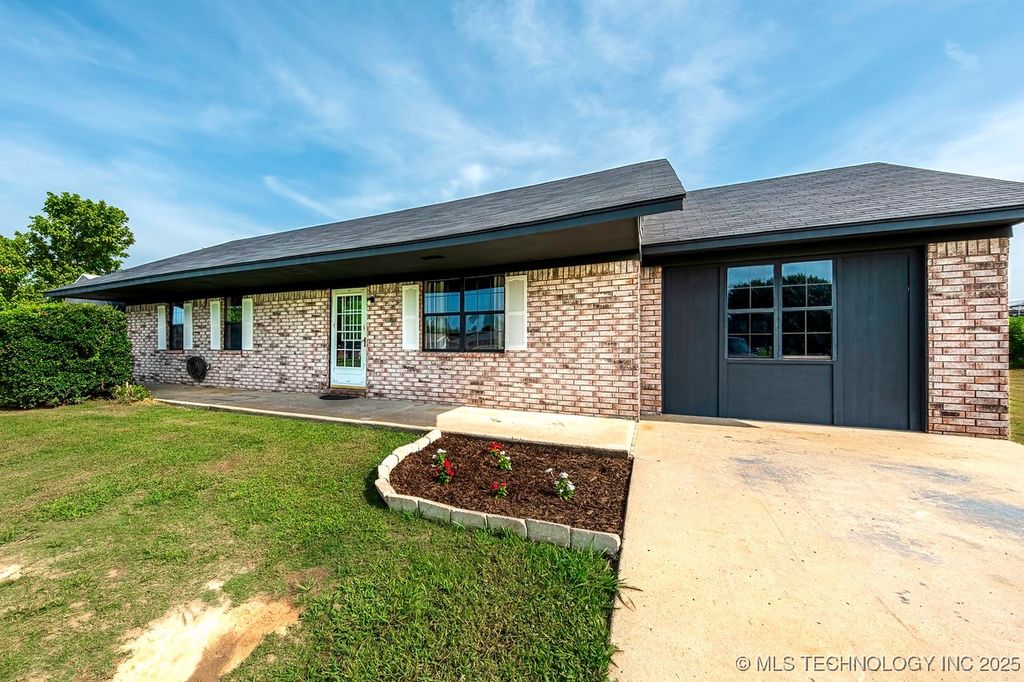 207 W Redding, Whitefield, OK 74472