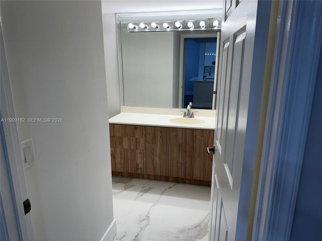 2560 NW 103rd Avenue 402, Sunrise, FL 33322