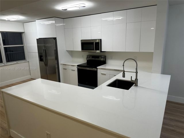 2560 NW 103rd Avenue 402, Sunrise, FL 33322