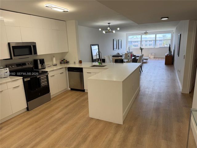 2560 NW 103rd Avenue 402, Sunrise, FL 33322