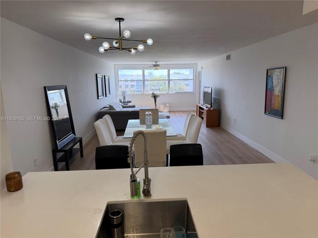 2560 NW 103rd Avenue 402, Sunrise, FL 33322
