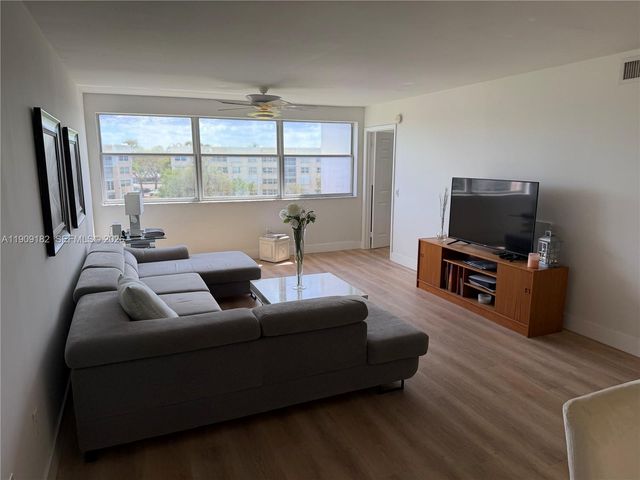 2560 NW 103rd Avenue 402, Sunrise, FL 33322
