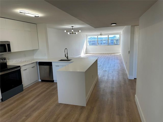 2560 NW 103rd Avenue 402, Sunrise, FL 33322