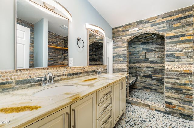 7810 Us Highway 301 S, Four Oaks, NC 27524