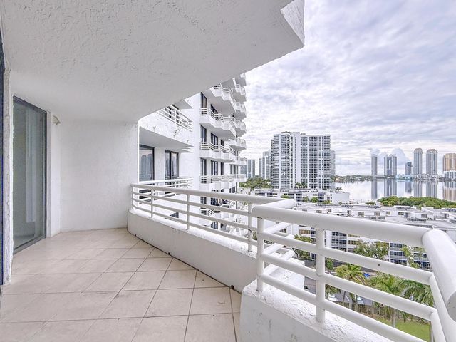 3300 NE 192 Street NE 1216, Aventura, FL 33180