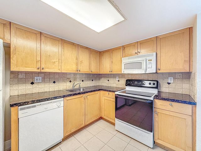 3300 NE 192 Street NE 1216, Aventura, FL 33180