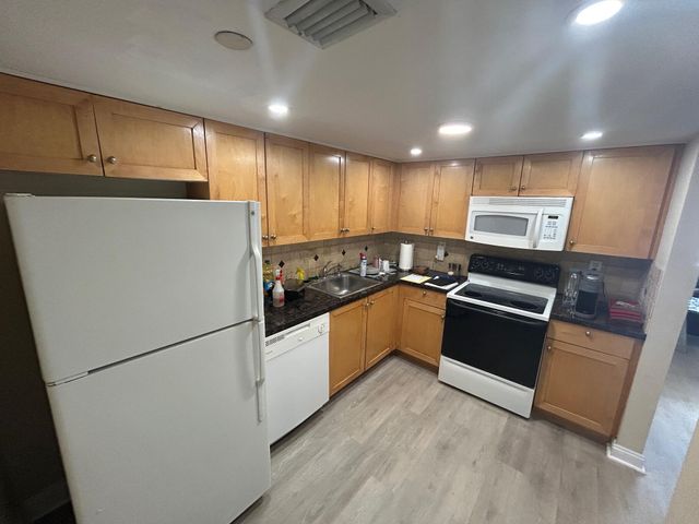 3300 NE 192 Street NE 1216, Aventura, FL 33180