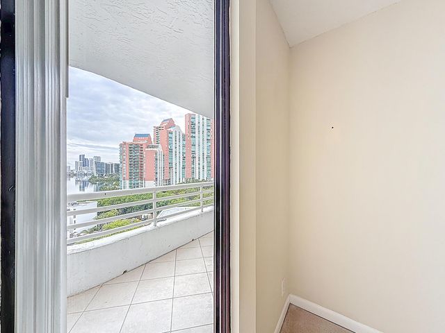 3300 NE 192 Street NE 1216, Aventura, FL 33180