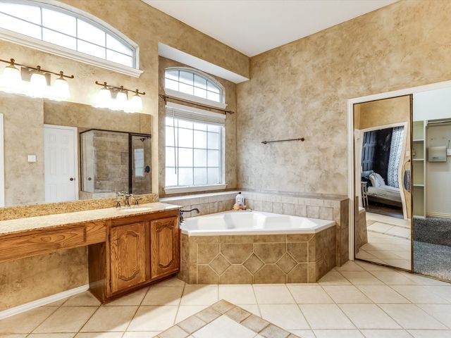 7701 Marble Canyon Court, Fort Worth, TX 76137