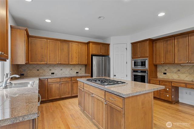 8835 NE 237th Place NE, Redmond, WA 98053