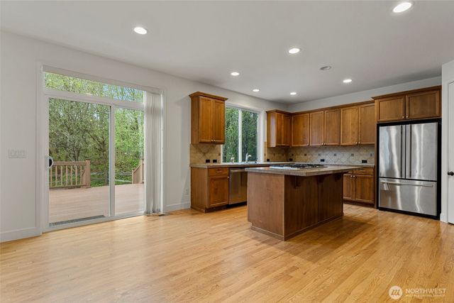 8835 NE 237th Place NE, Redmond, WA 98053