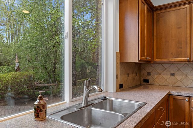 8835 NE 237th Place NE, Redmond, WA 98053