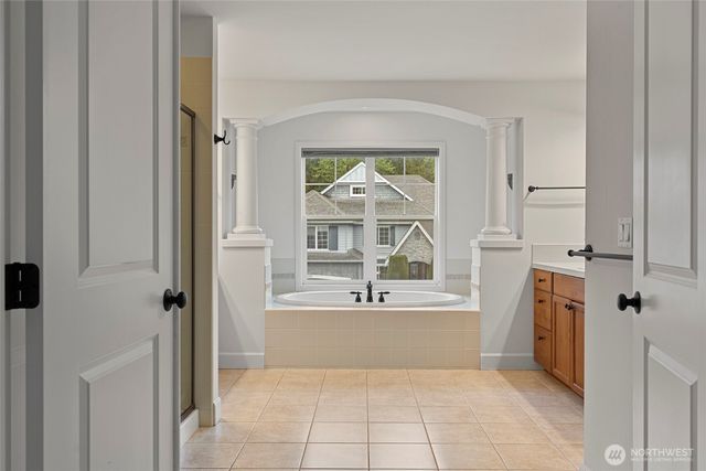 8835 NE 237th Place NE, Redmond, WA 98053