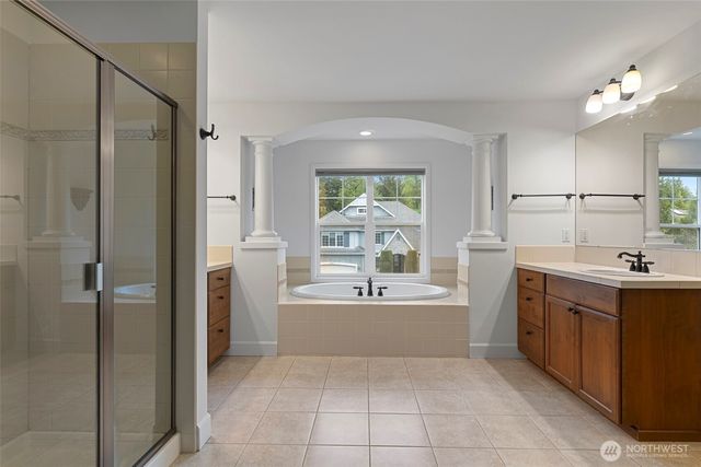 8835 NE 237th Place NE, Redmond, WA 98053