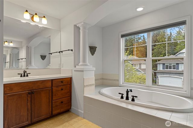 8835 NE 237th Place NE, Redmond, WA 98053