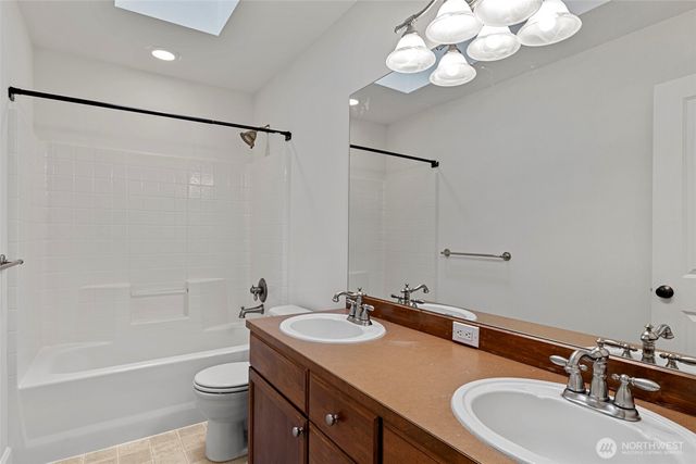8835 NE 237th Place NE, Redmond, WA 98053