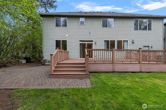 8835 NE 237th Place NE, Redmond, WA 98053