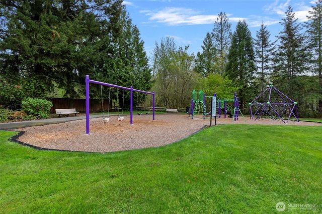 8835 NE 237th Place NE, Redmond, WA 98053