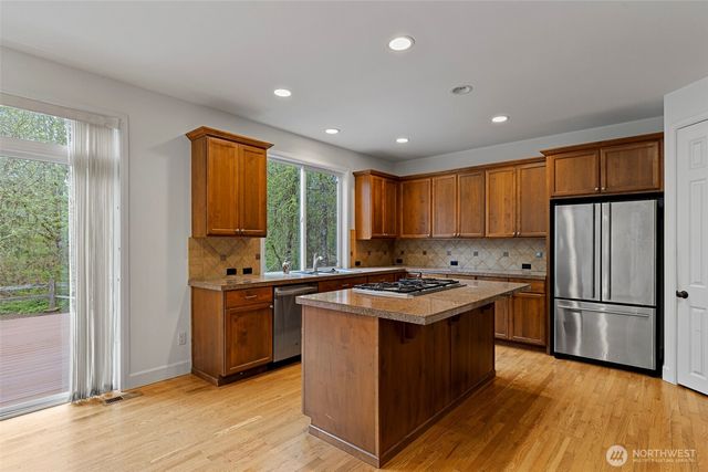 8835 NE 237th Place NE, Redmond, WA 98053