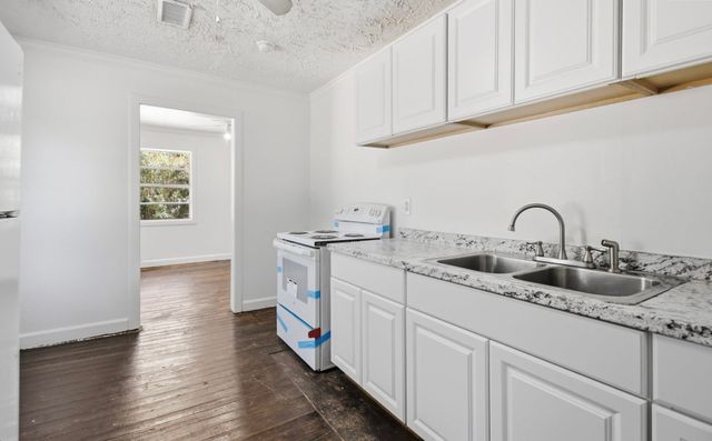 207 S HINLEY Street, Perry, FL 32347