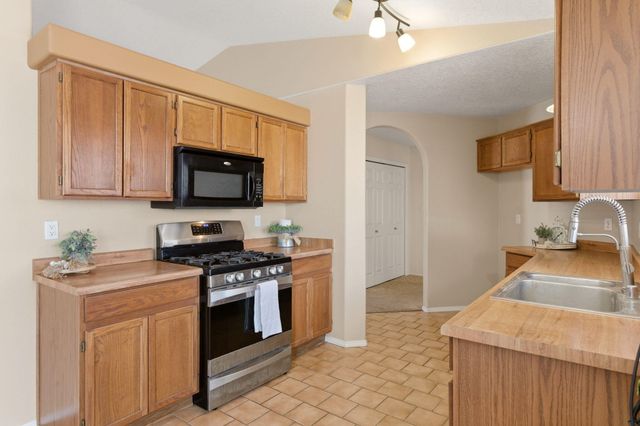 9327 Jill Patricia Street NW, Albuquerque, NM 87114