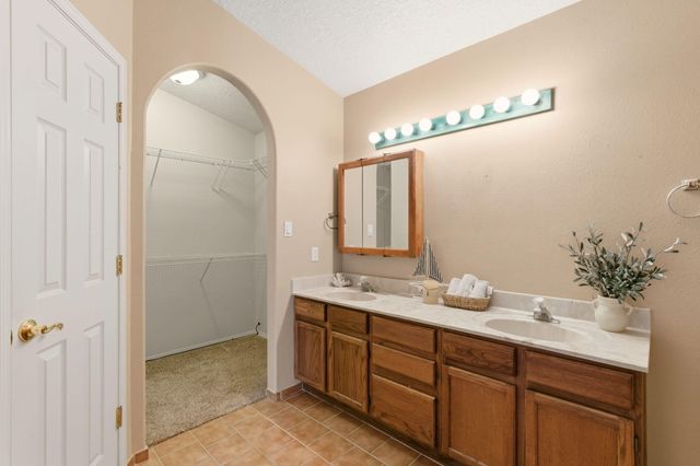 9327 Jill Patricia Street NW, Albuquerque, NM 87114