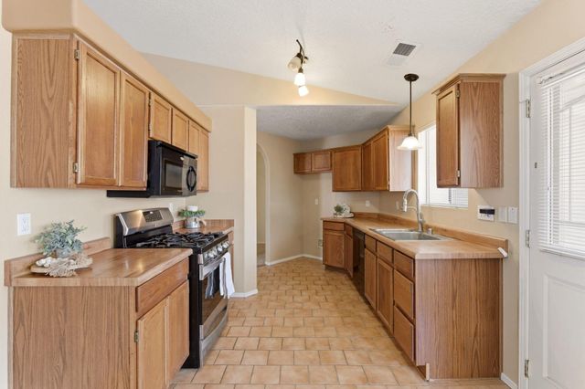 9327 Jill Patricia Street NW, Albuquerque, NM 87114