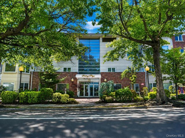171 Great Neck Road 2G, Great Neck, NY 11021
