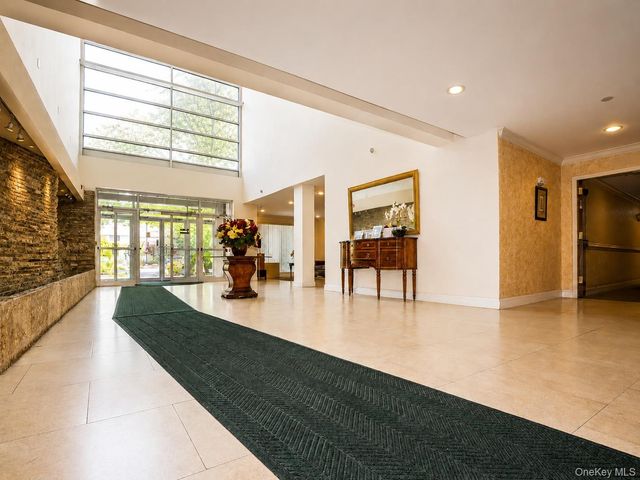 171 Great Neck Road 2G, Great Neck, NY 11021