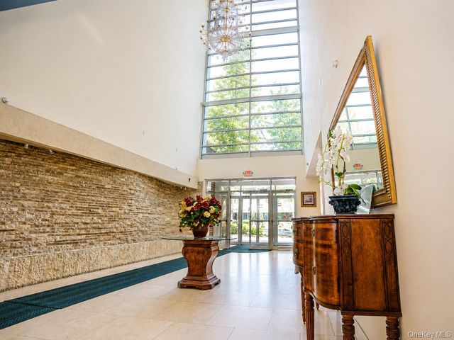 171 Great Neck Road 2G, Great Neck, NY 11021