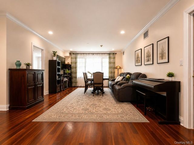 171 Great Neck Road 2G, Great Neck, NY 11021