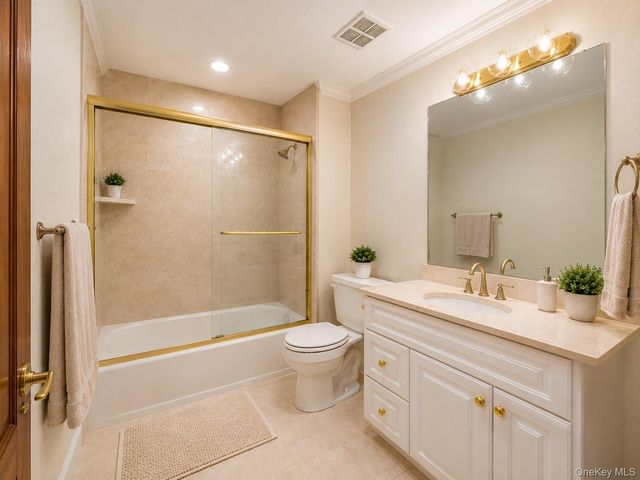 171 Great Neck Road 2G, Great Neck, NY 11021