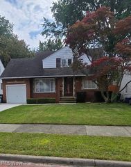 27570 Fullerwood Drive, Euclid, OH 44132