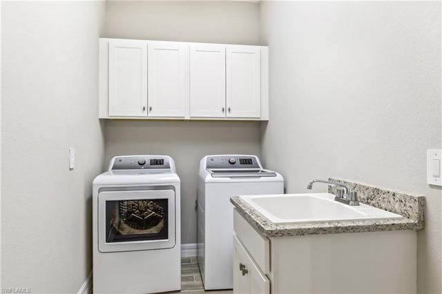 28075 Foxrock CT, Bonita Springs, FL 34135