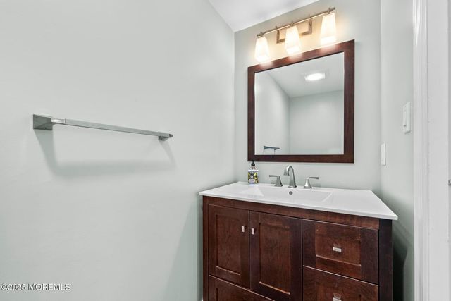 105 Park Avenue, Shrewsbury Boro, NJ 07702