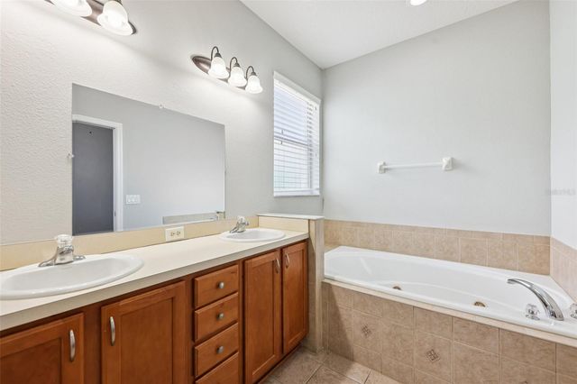 12829 SCOUT COURT, Grand Island, FL 32735