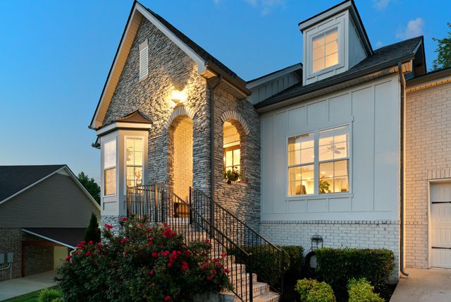 2195 Savage Creek Dr, Springfield, TN 37172
