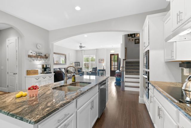 2195 Savage Creek Dr, Springfield, TN 37172