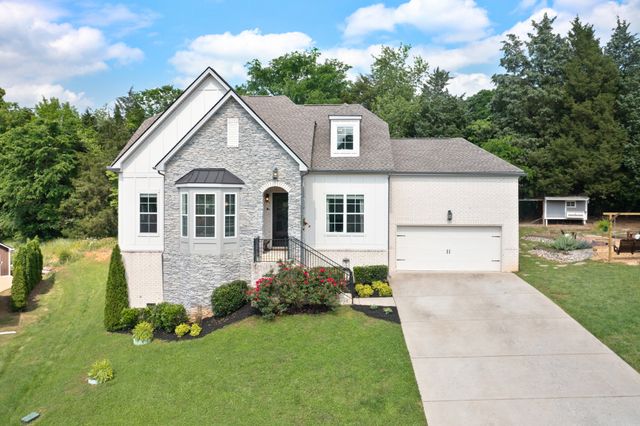 2195 Savage Creek Dr, Springfield, TN 37172
