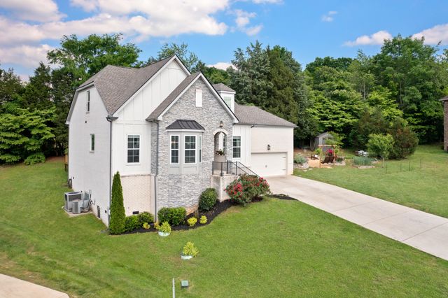 2195 Savage Creek Dr, Springfield, TN 37172